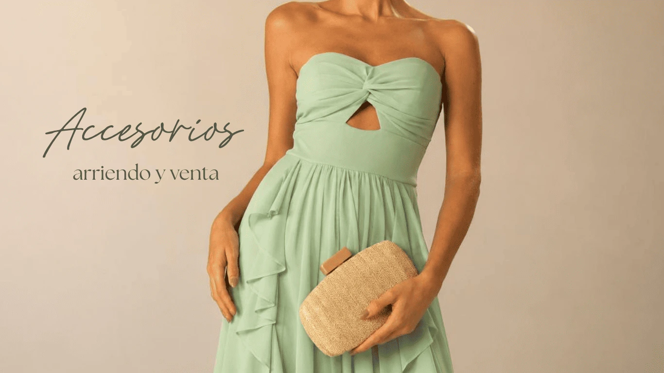 Mujer con vestido verde menta y clutch de rafia - accesorios AMMO Temuco