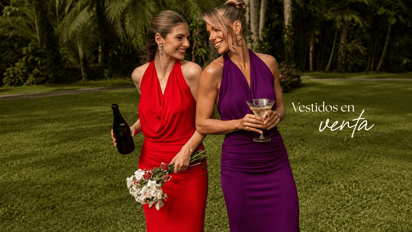 Dos mujeres con vestidos de fiesta rojo y morado en venta - AMMO Temuco
